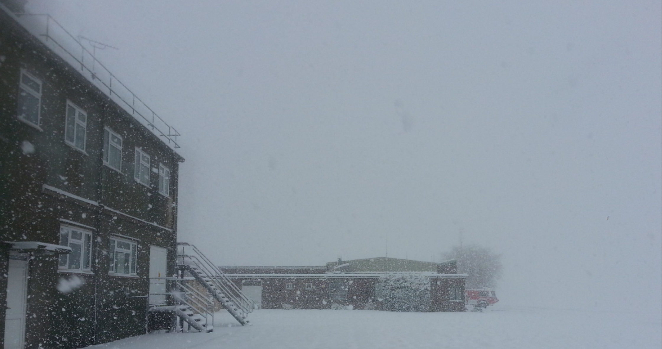 EGUW snow shower
